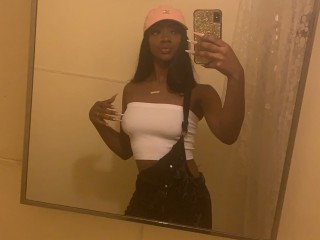 PrincessChanelDior webcam girl as a performer. Gallery photo 1.