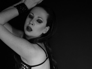 KatyVampy webcam girl as a performer. Gallery photo 3.