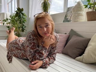 SilvaGreen webcam girl as a performer. Gallery photo 1.