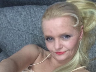 CristiRose webcam girl as a performer. Gallery photo 1.