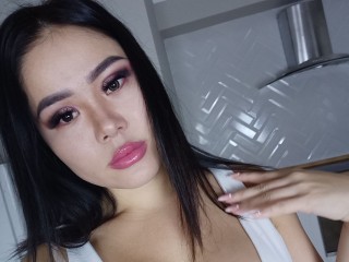 LuckyJassmin webcam girl as a performer. Gallery photo 1.