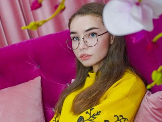 YonaBones webcam girl as a performer. Gallery photo 4.